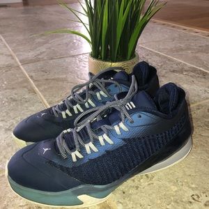 Boys basketball shoes